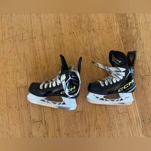CCM jet speed youth pro hockey skates